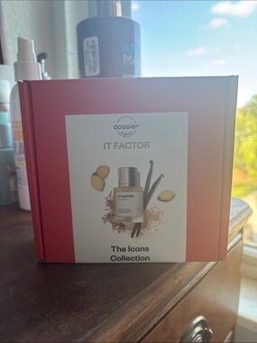 IT FACTOR Women's Skincare Set - Red